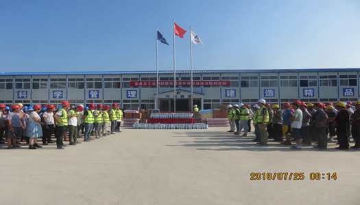 息縣縣領(lǐng)導(dǎo)、總工會(huì)主席迎著酷暑 送清涼慰問(wèn)息縣高中項(xiàng)目一線(xiàn)工人